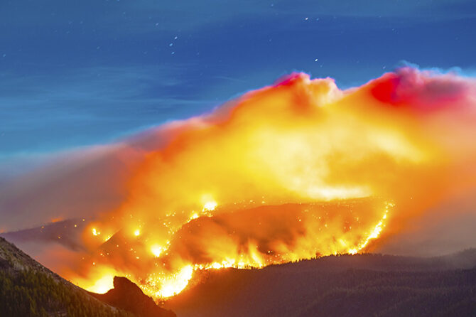 The Beachie Creek Fire, shown here, was one of several that composed the Santiam Fire in 2020. An expert witness testified that the town of Gates was already burning by the time the Beachie Creek Fire reached there. National Interagency Fire Center / Oregon Department of Transportation / ESRI